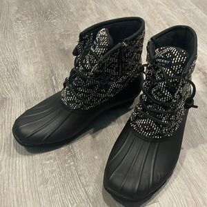 Sperry water proof rubber Women's Blue and White Lace-Up Boots.